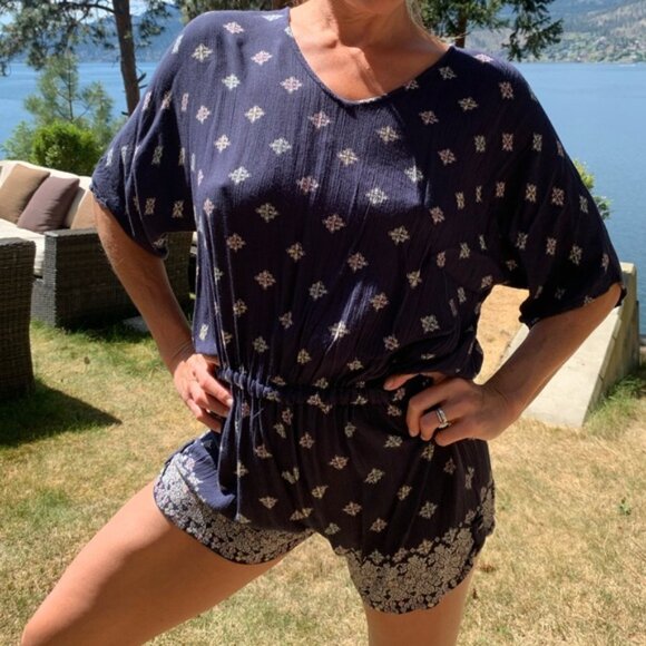 En Crème Boho Patterned Navy & White Open Back Shortsromper - Picture 2 of 4